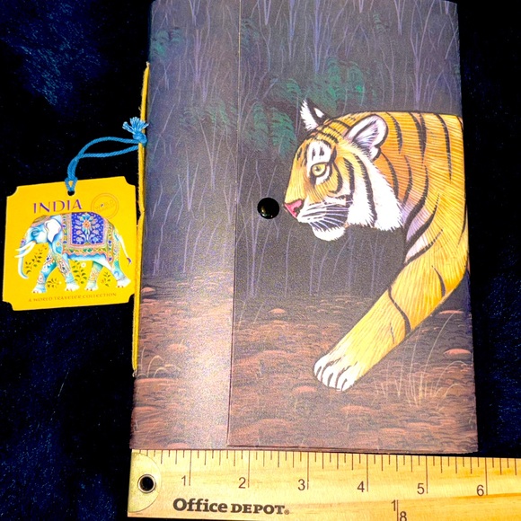 NWT- India Journal with a tiger image wrapped around the entire book w/ button - Picture 9 of 12